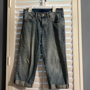 Levis cropped jeans